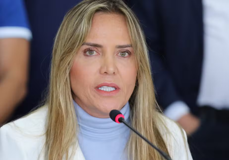 Celina Leão lidera corrida ao governo do DF com 35%