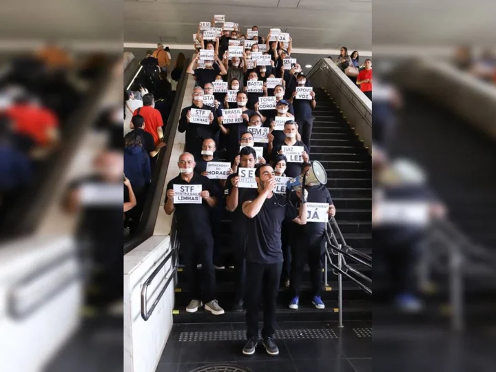 Manifestantes protestam em Brasília contra o ministro Alexandre de Moraes