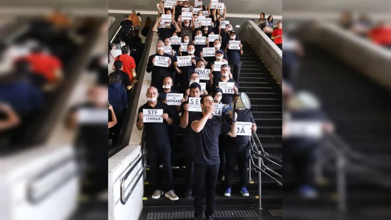 Manifestantes protestam em Brasília contra o ministro Alexandre de Moraes
