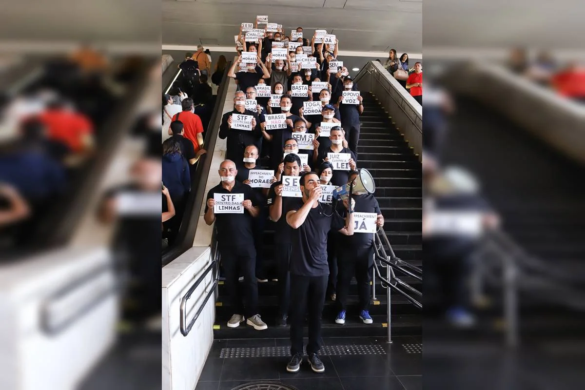 Manifestantes protestam em Brasília contra o ministro Alexandre de Moraes