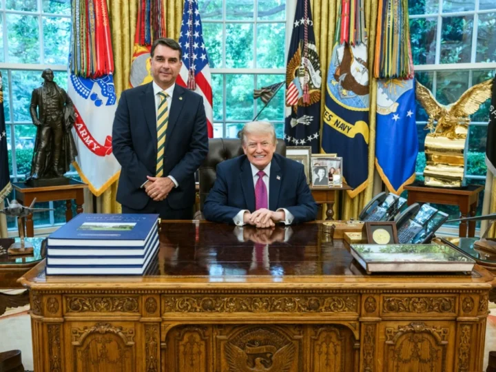 Governo Trump autoriza vistos para Flávio Bolsonaro e familiares