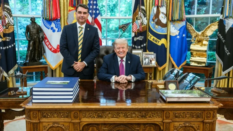Governo Trump autoriza vistos para Flávio Bolsonaro e familiares