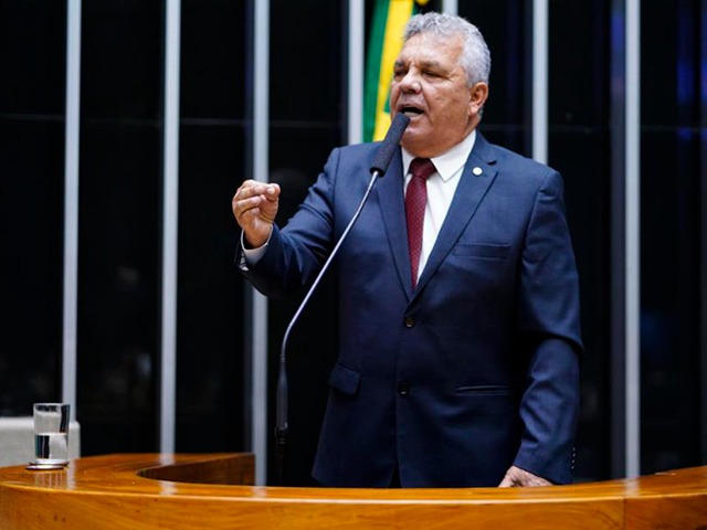 Alberto Fraga renova mandato e segue na Câmara dos Deputados