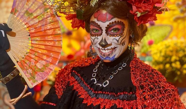 Halloween Casapark agita público infantil com bailinho e brincadeiras