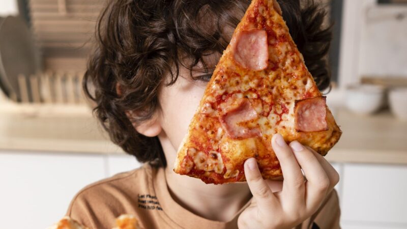 Don Romano oferece pizza grátis para crianças neste dia 12