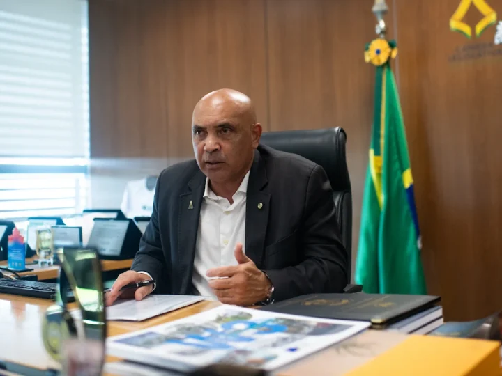 CLDF reúne 14 assinaturas em proposta para reeleição da Mesa