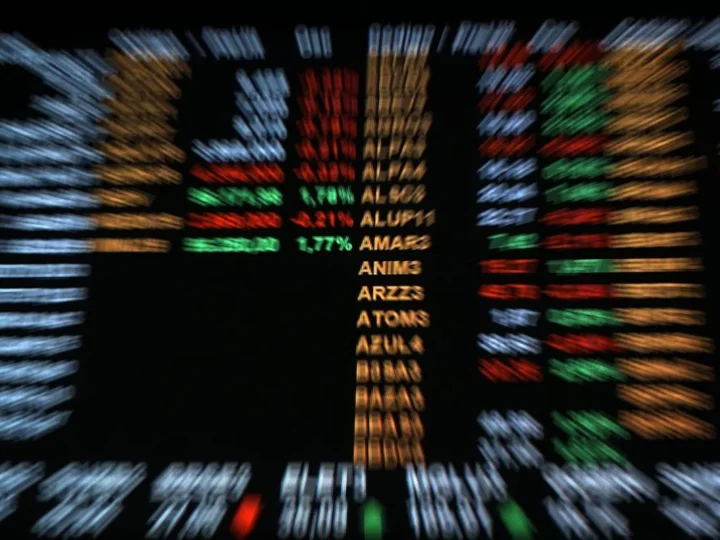 Bolsa registra recorde e supera 208 mil pontos antes da eleição