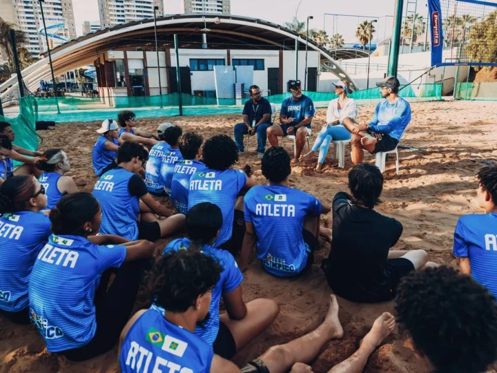Atletas do Sesc DF recebem treino de técnico francês