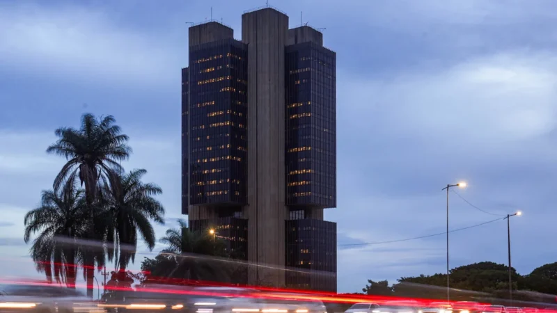 PIB do Brasil cai e inflação sobe em nova projeção do mercado