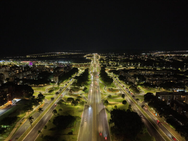 CEB entrega 86 obras de iluminação pública em 21 regiões